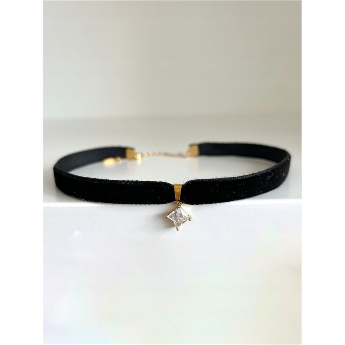 Choker neck velvet black glamour necklace gold zirconia gift;Gargantilla cuello terciopelo collar glamour negro regalo de circonitas doradas