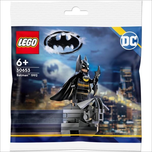 LEGO sets inspire boys and girls to build, create and invent. Countless opportunities for free play and creative expression allow them to hone valuable skills that will come in handy when they grow up. The 30653 Batman 1992 building set is the perfect way to start their LEGO Super Heroes adventures. This set will provide any fan of Batman in his classic form with an extraordinary amount of fun.