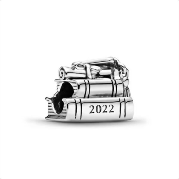 Charm pendant PANDORA Graduation 2022 Charm made of sterling silver for women;Pendentif charm PANDORA Graduation 2022 Charm en argent sterling pour femme