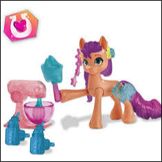 The Hasbro brand set hides one figure - the pony is orange, has a pink mane with colorful streaks, a bushy tail and large, turquoise eyes. The mysterious package contains a total of 16 accessories, thanks to which playing with My Little Pony will take on a completely new character and become even more interesting. 
