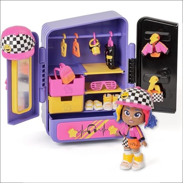 Mel doll and her wardrobe of clothes and accessories