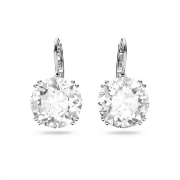 Pair of Millenia earrings, round cut crystal, 5628351, 5636567;Paire de boucles d'oreilles Millenia, cristal taille ronde, 5628351, 5636567