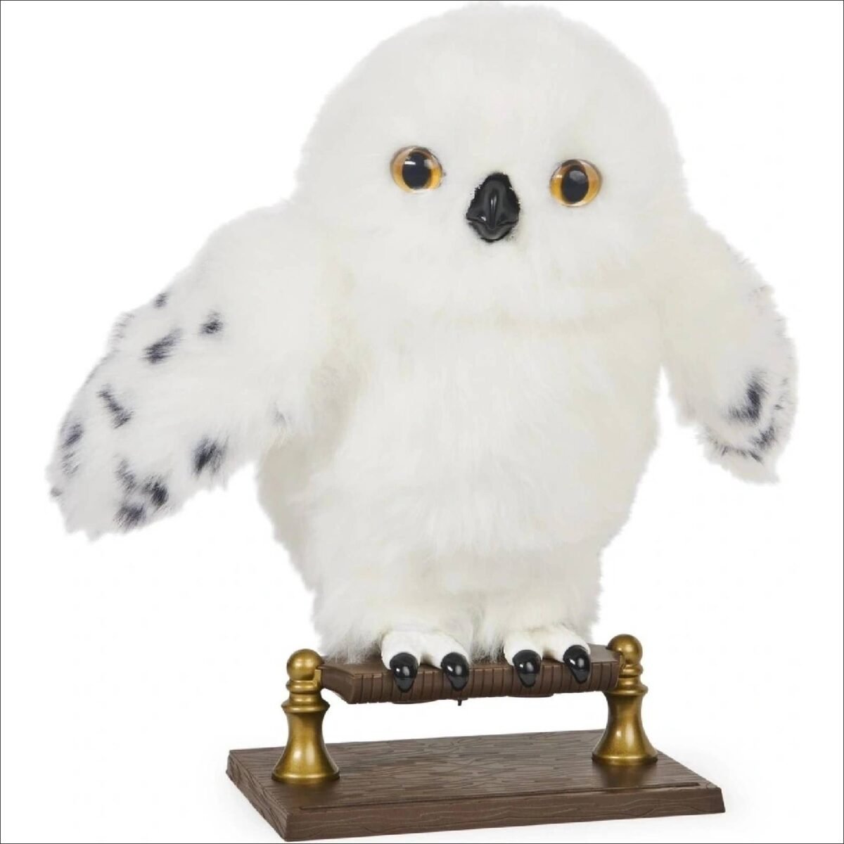 The interactive owl Hedwig is a great choice for all Harry Potter fans. She can perform more than 15 realistic sounds and movements, allows herself to be stroked or combed and responds to petting in return. She supports the conversation by hooting and other sounds. She can keep a message in an envelope, which she releases after being stroked three times on the head