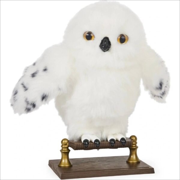 The interactive owl Hedwig is a great choice for all Harry Potter fans. She can perform more than 15 realistic sounds and movements, allows herself to be stroked or combed and responds to petting in return. She supports the conversation by hooting and other sounds. She can keep a message in an envelope, which she releases after being stroked three times on the head