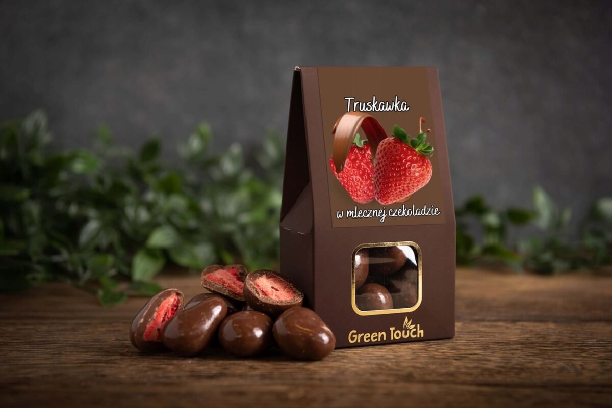 freeze dried strawberry in milk chocolate 100 g whole fruit