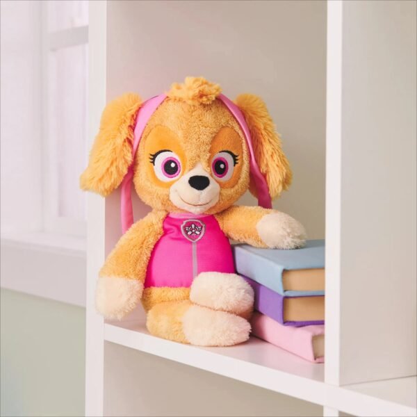 GUND Paw Patrol Skye 32 cm is a soft, plush version of the adventurous pup from Paw Patrol. At 32 cm, this cuddly toy is perfect for fans of the show, offering comfort and companionship. Skye is ready to join kids on their imaginative adventures, providing a huggable friend for playtime!