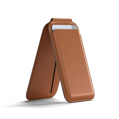 The Satechi Magnetic Wallet Stand in brown offers a sophisticated and practical solution for iPhone users with MagSafe support (iPhone 12 and newer models).