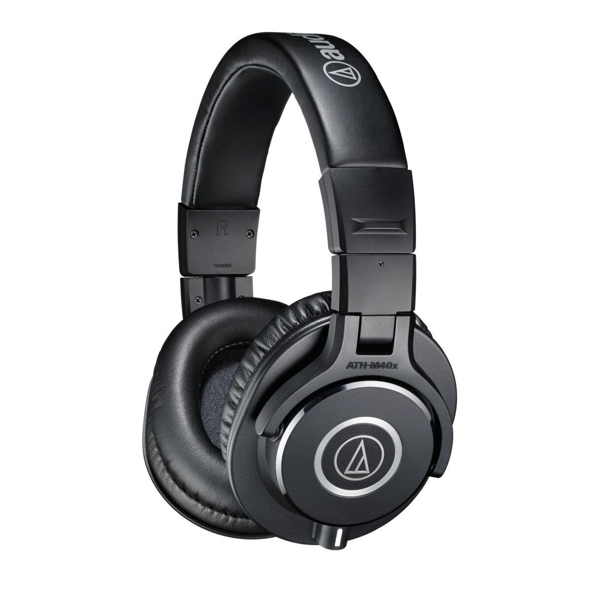 The ATH-M40X from Audio Technica is a professional studio headphone and impresses with neutral and precise reproduction over an extended frequency range.