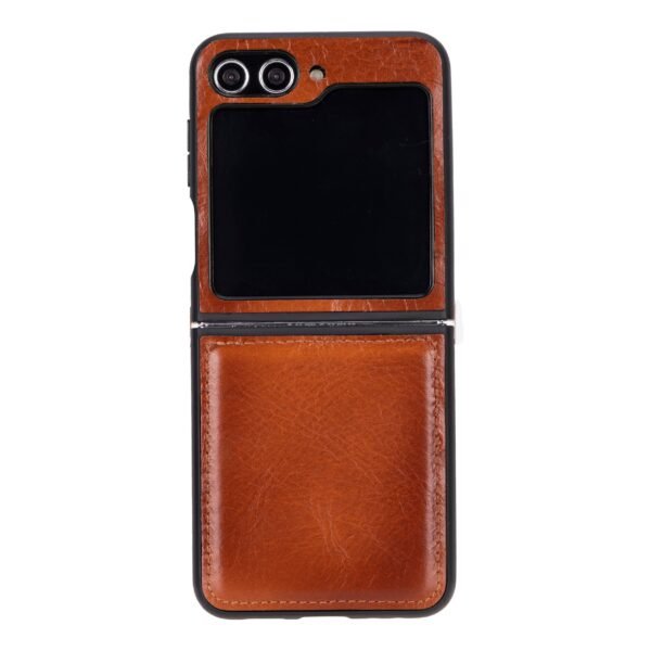 The RENNA LEATHER Genuine Leather Case is designed to provide luxurious protection for the Samsung Z Flip 6 and Z Flip 5.