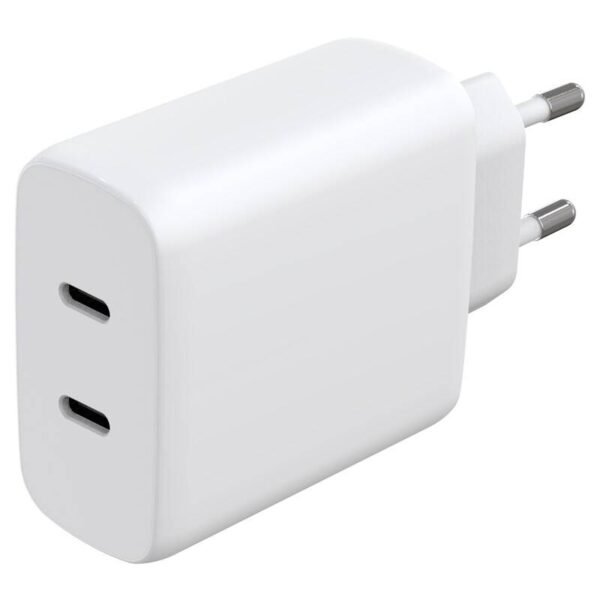 The WG 2x USB-C wall charger (12435) provides a total output of 50W, making it perfect for charging multiple USB-C devices simultaneously.